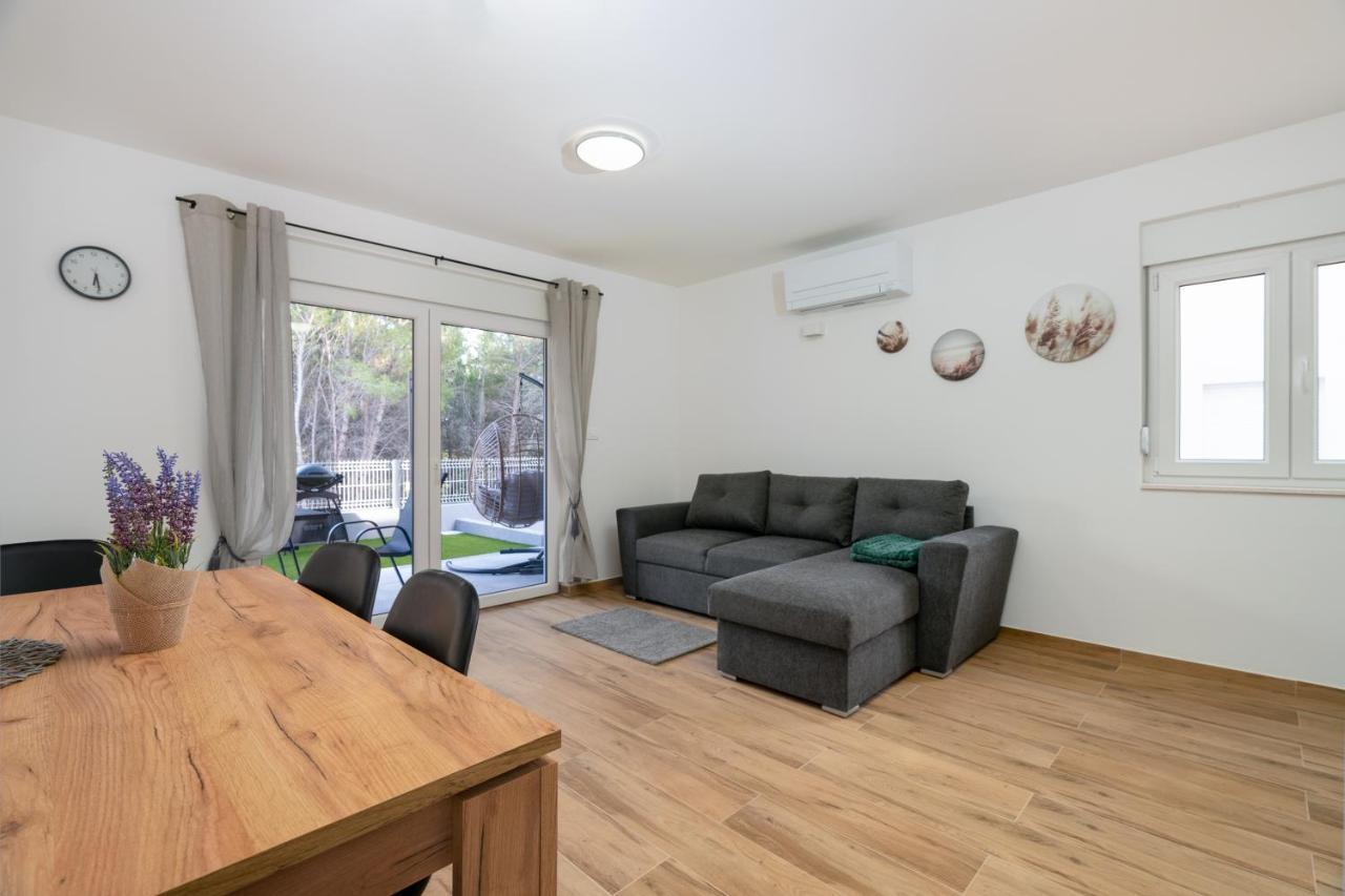 Number One Apartments Vir Exterior photo